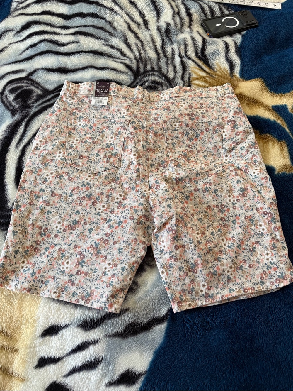 Gloria Vanderbilt Amanda Bermuda Shorts Women’s 16W Floral Stretch NWT - Picture 5 of 11